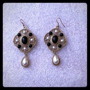 ❗️FREE Pearl Chandelier earrings 📍with $25 purchase📍 MUST BUNDLE